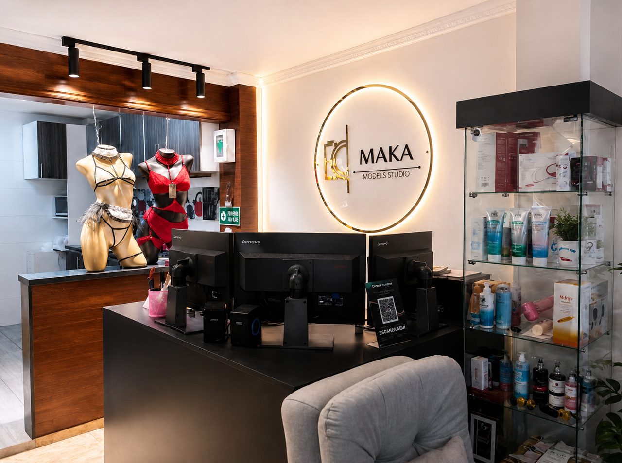 Recepción de MAKA Models Studio y sex shop